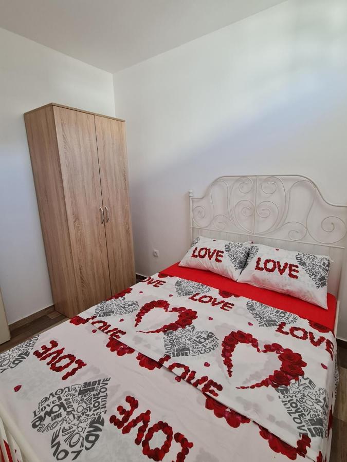 Apartmani Jovan Ulcinj Exterior photo